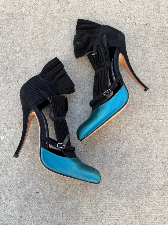 Manolo Blahnik Shoes - Vintage Rare Manolo Blahnik Black & Teal Silk Dramatic Stiletto Pumps
